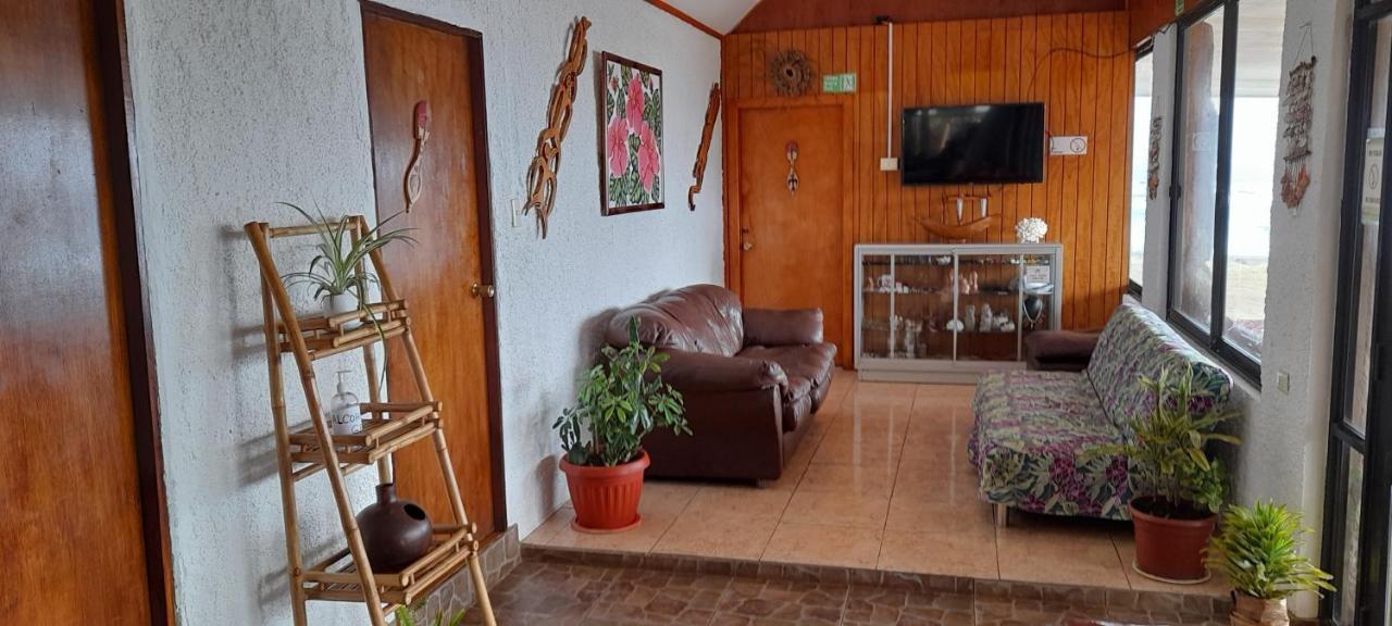 Cabanas & Hostal Tojika Hanga Roa Exterior foto