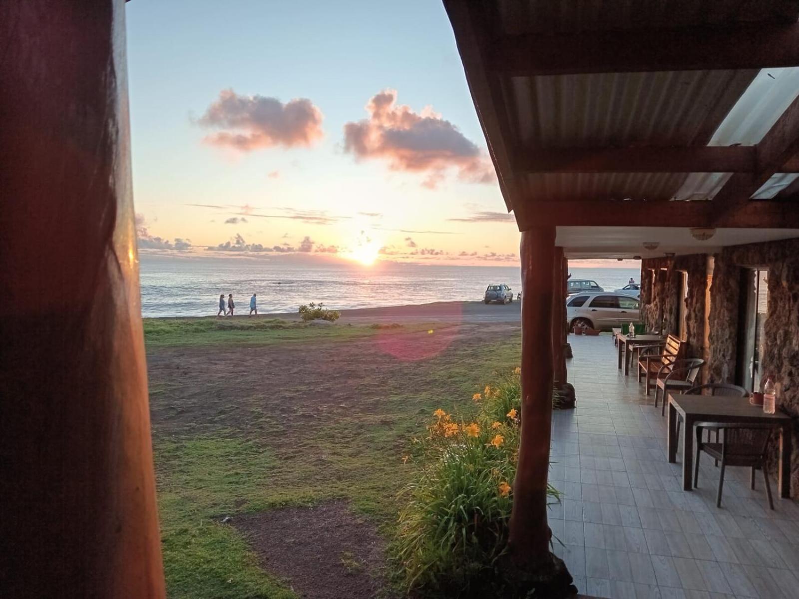 Cabanas & Hostal Tojika Hanga Roa Exterior foto