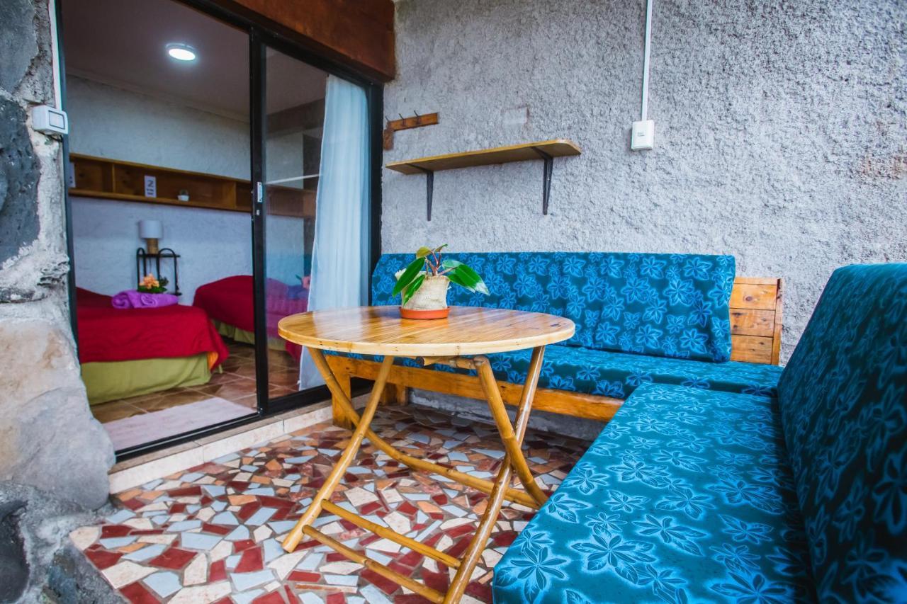 Cabanas & Hostal Tojika Hanga Roa Exterior foto